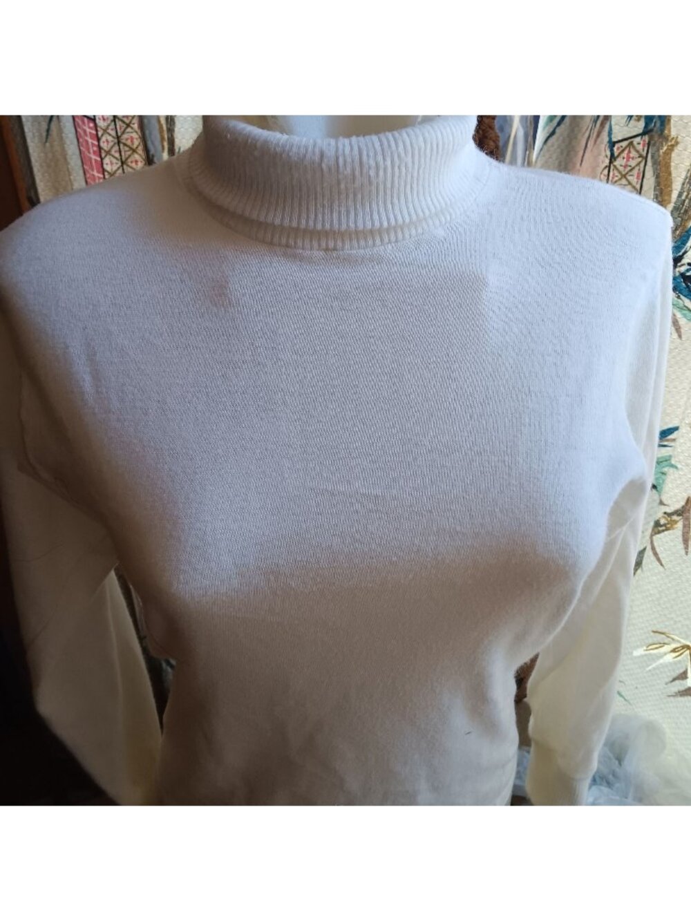 True Vintage 80's Medium Turtleneck Top Campus Buttery Soft White Acrylic
